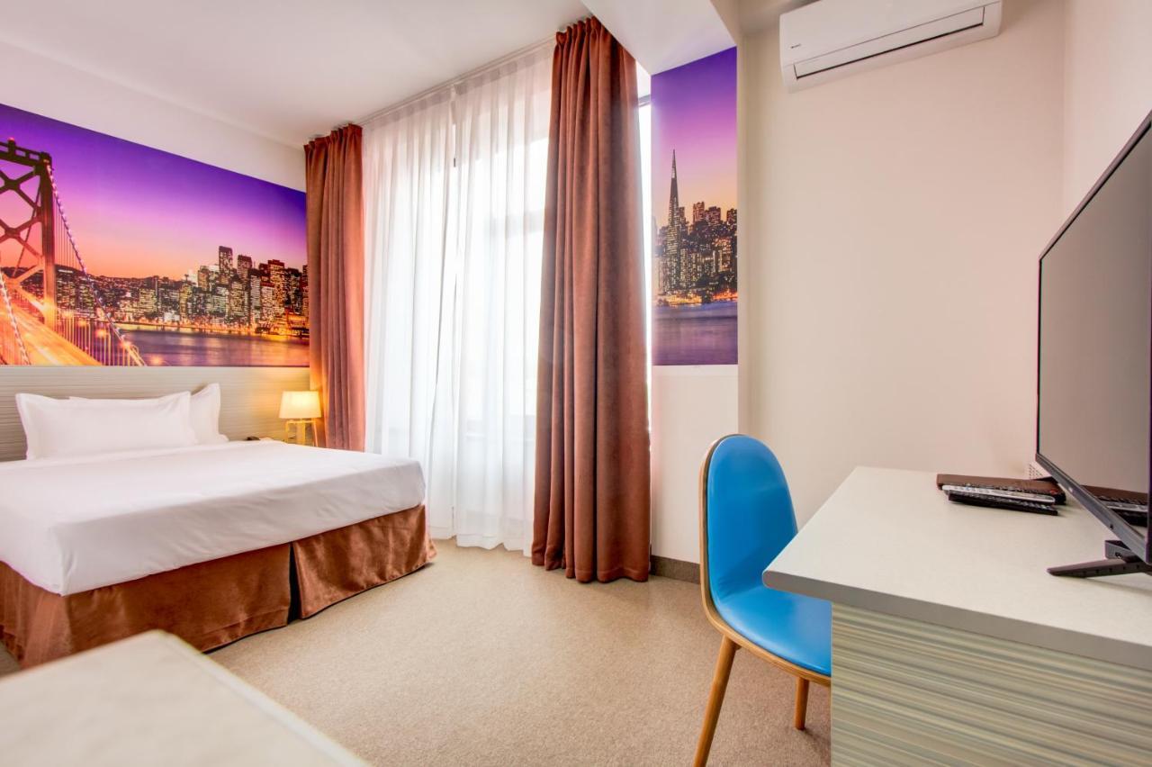Hotel Bridges Bishkek Luaran gambar