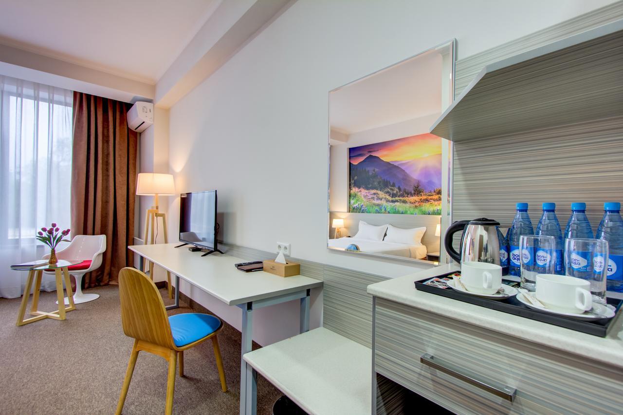 Hotel Bridges Bishkek Luaran gambar