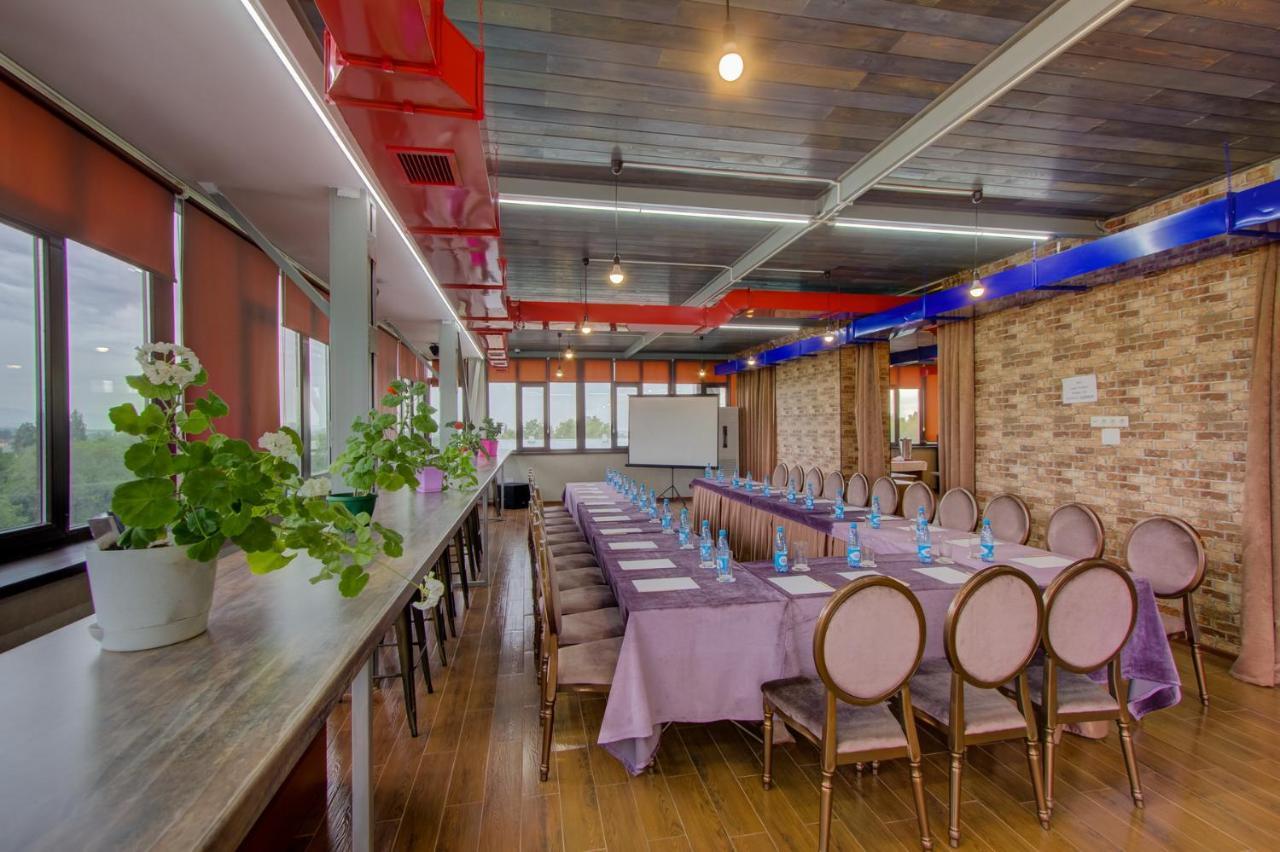 Hotel Bridges Bishkek Luaran gambar